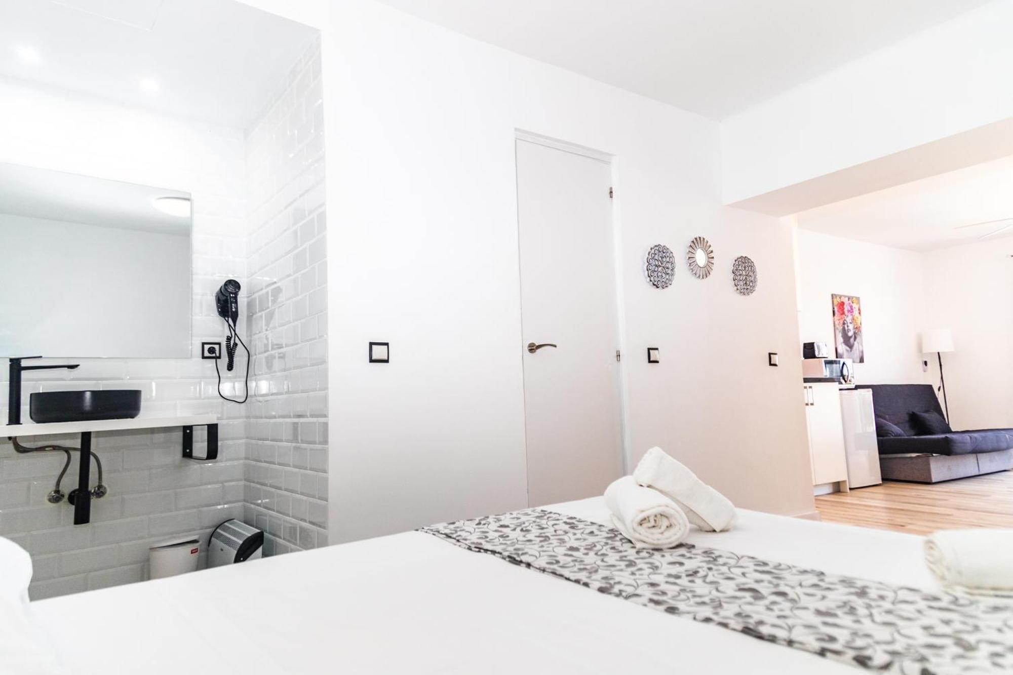 Jacaranda Apartments & Studios Эс-Кана Экстерьер фото